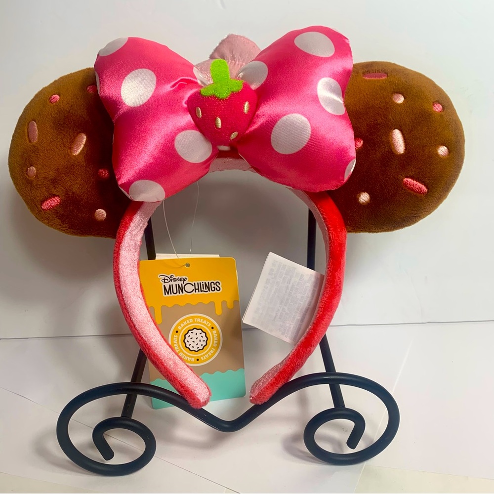 NWT. Minnie Mouse Strawberry Cupcake Disney Munchlings Ear Headband